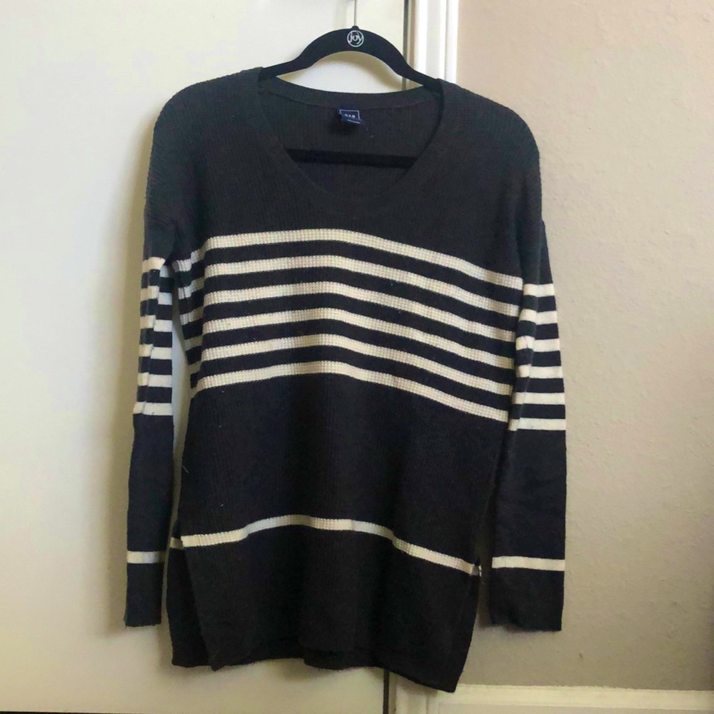 Gap sweater